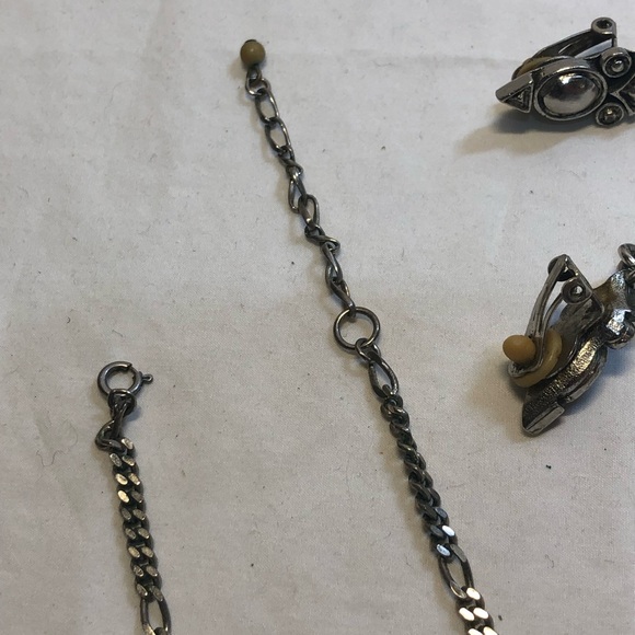 Vintage Necklace with Clip on Earrings Silver Tone - Picture 3 of 15